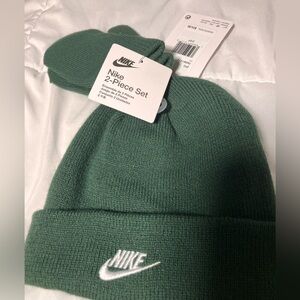 New Nike 2T-4T Fir Green Beanie and mitten Set